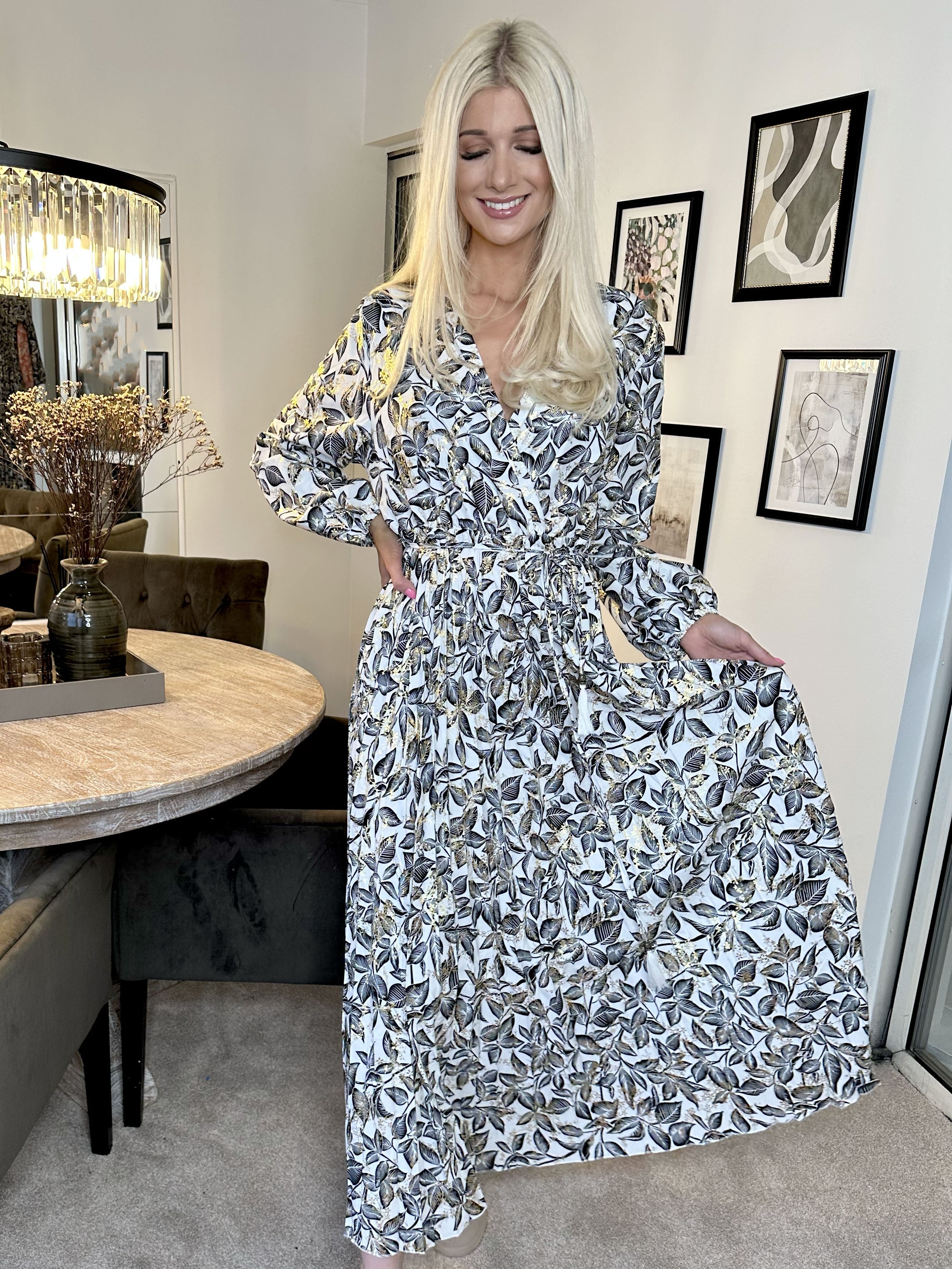 Marinella Leaf - Vacker lång klänning med bladmotiv